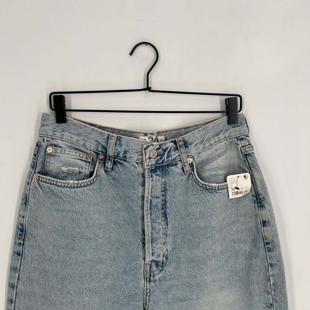 We The Free Lasso Straight Leg Knee Rip Jeans In True Blue